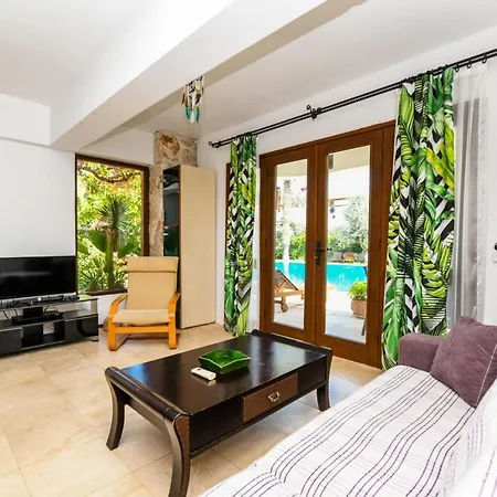 Duplex House With Shared Pool Near Beach In Kalkan